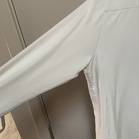 Everlane Silk Split Neck Shirt White/Gray Size 4 - Picture 7 of 8